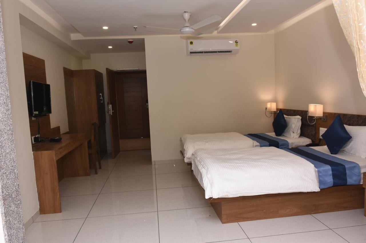 Hotel Golden Palace & Rooms Hālol Kültér fotó